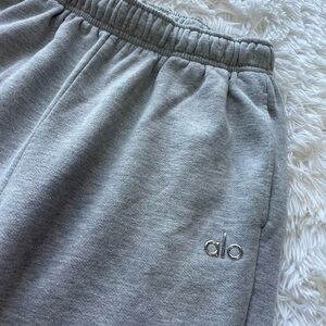 ALO Yoga Accolade Straight Leg Sweatpants